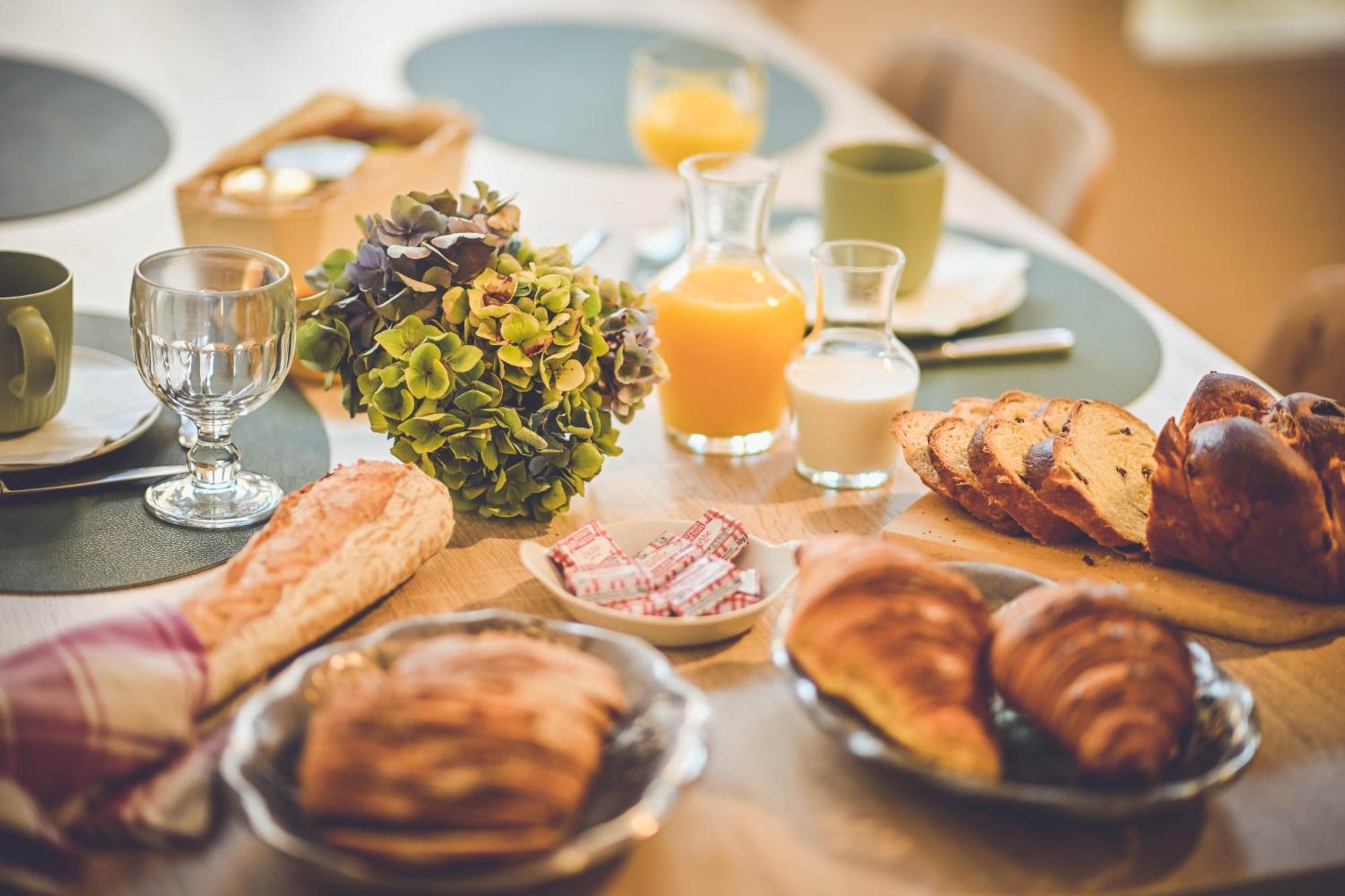 Les Remparts Bed & Breakfast Châteauneuf-du-Faou Екстериор снимка